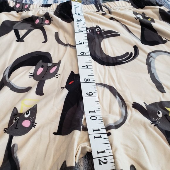 Cuddly With Cats Leggings - Picture 7 of 8
